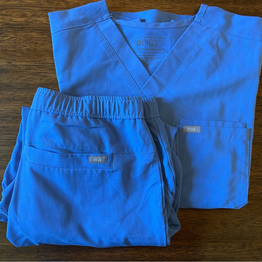 FIGS men’s scrub set top and bottoms